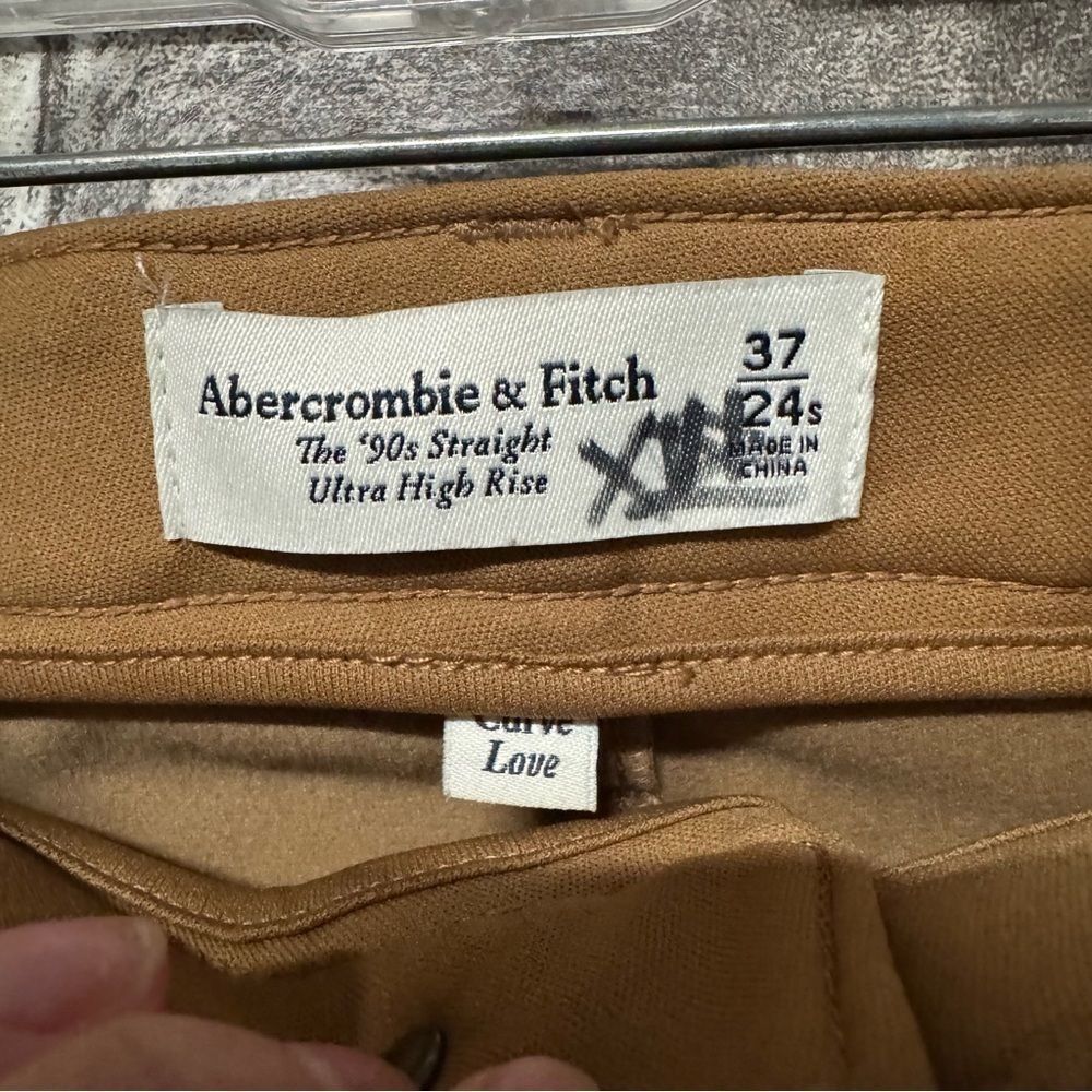 NWT Abercrombie & Fitch The 90s Straight Ultra High Rise faux leather pants tan - Picture 5 of 11